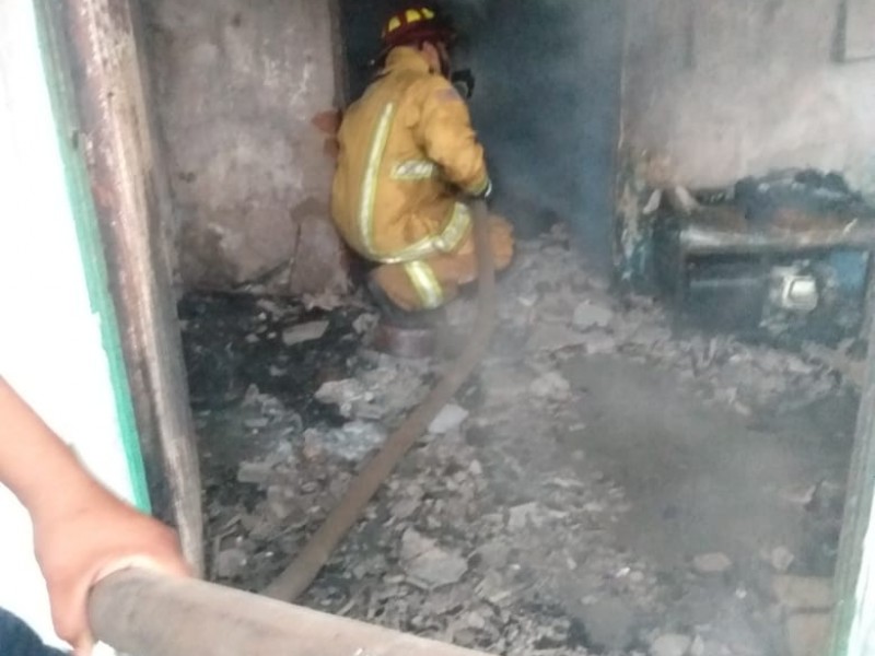 Hombre muere en incendio en Tecuala