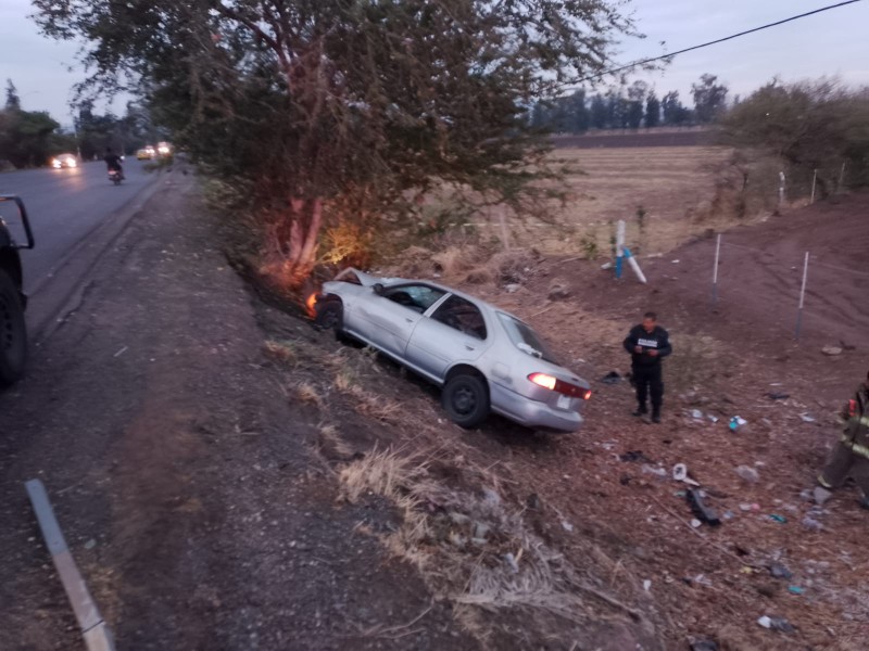 Hombre murió en choque contra árbol en Circuito Metropolitano