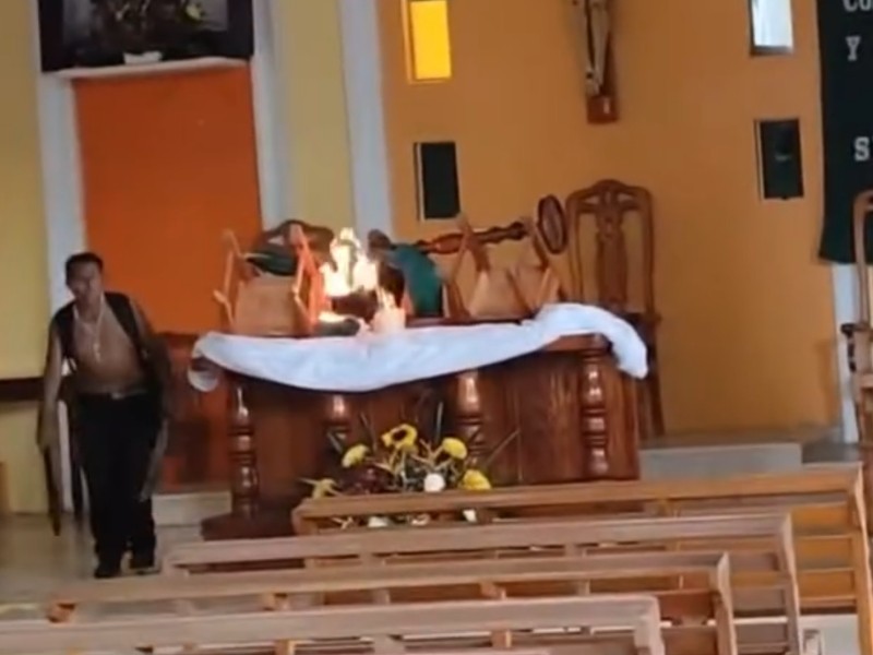 Hombre prendió fuego al interior de iglesia en San Andrés Tuxtla