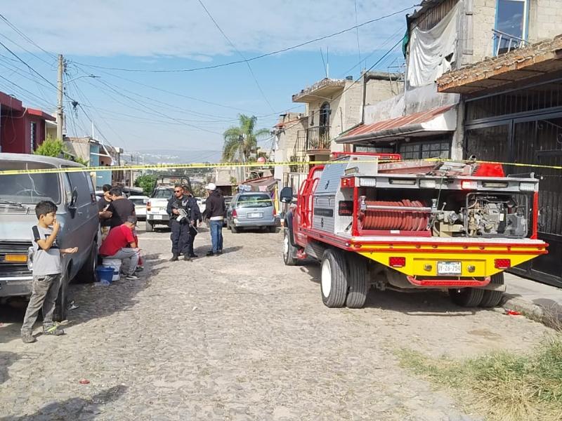 Hombre provoca incendio y se quita la vida en su casa