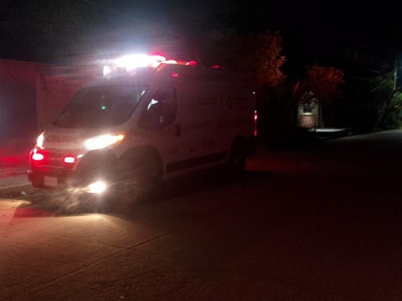 Hombre sufre fractura nasal tras agresión frente a bar en Tehuantepec