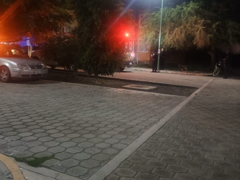 Hombres armados agreden a vigilante en residencial