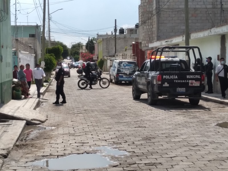 Hombres armados detonan arma frente a casilla