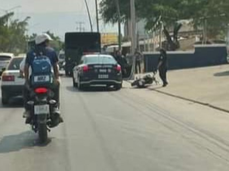 Hombres armados disparan a Policía. Uno se fuga