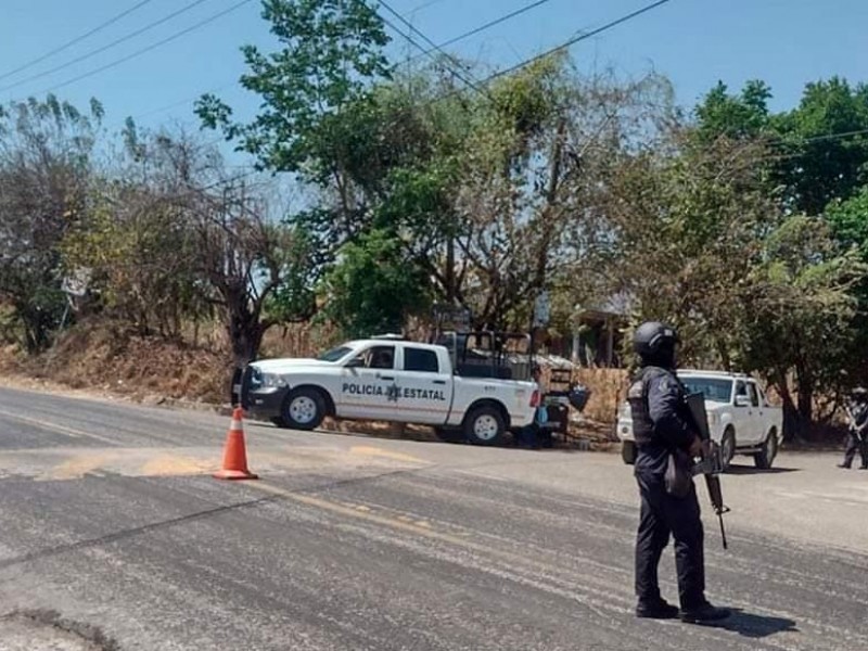 Hombres armados emboscan a militares en Técpan, Guerrero