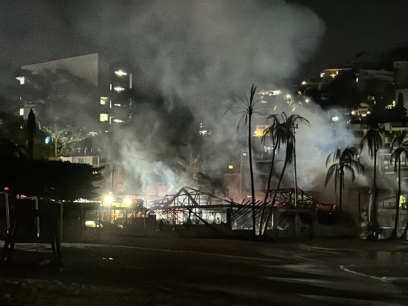 Hombres armados quemaron restaurante La Cabaña de Caleta en Acapulco