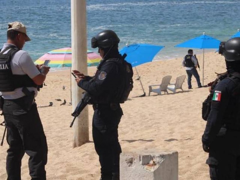 Hombres armados se persiguen en motos acuáticas en Acapulco