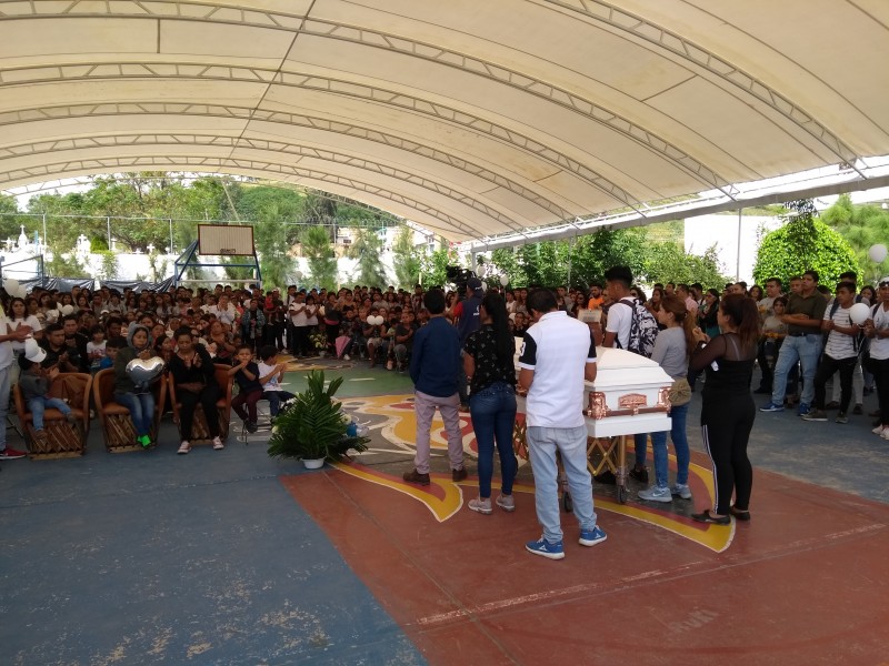 Homenaje a estudiante asesinado