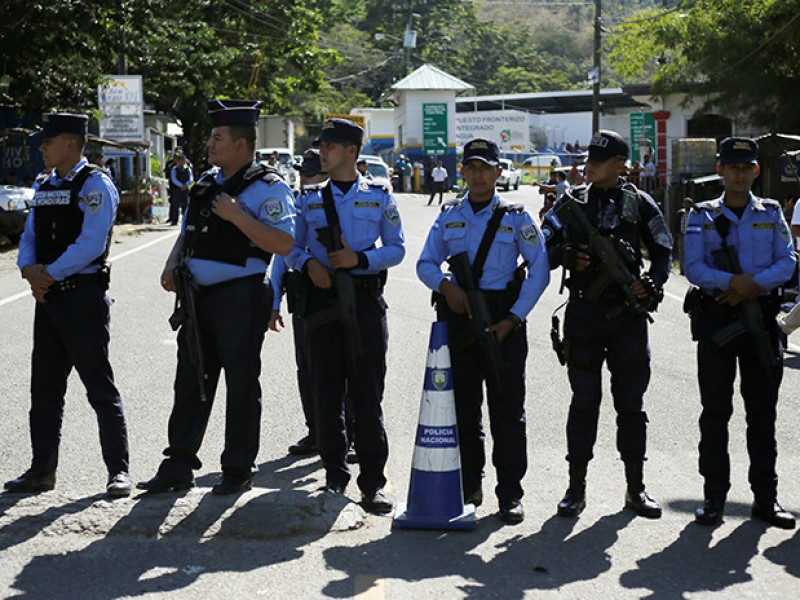 Honduras refuerza fronteras con policías militares para combatir pandilleros