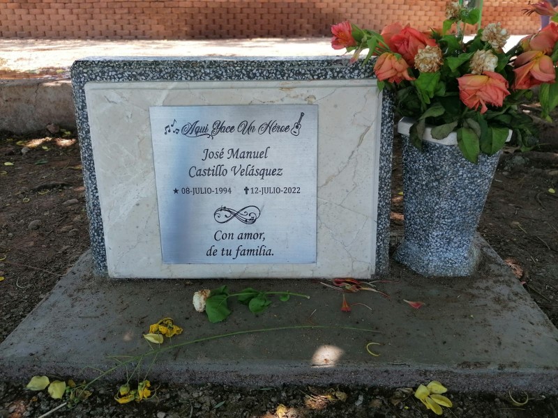 Colocan memorial a héroe en la Laguna del Náinari