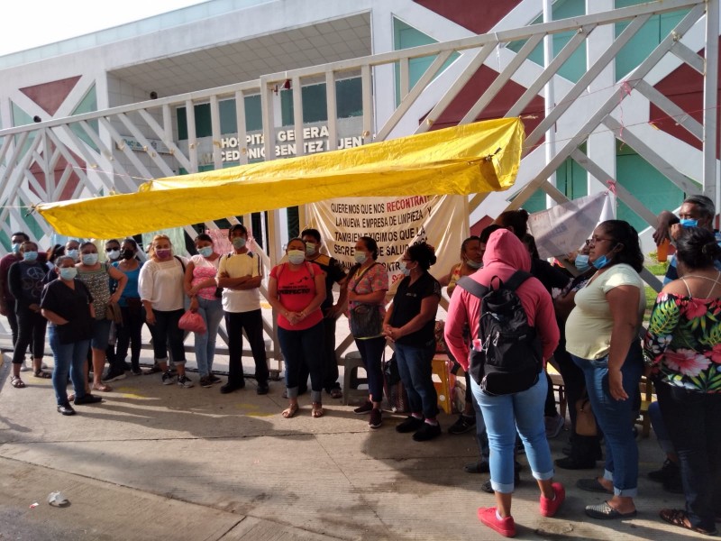 Hospital de Juchitán continúa sin servicio de limpieza