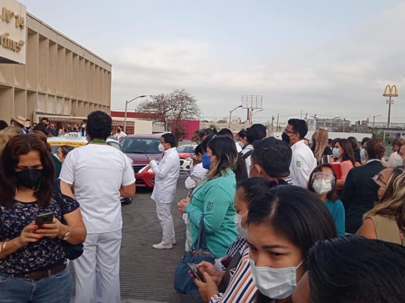 Hospitales evacuaron a trabajadores y derechohabientes, sin daños: IMSS