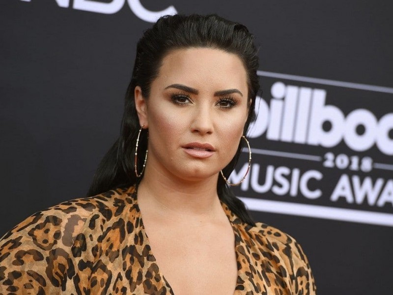 Hospitalizan a Demi Lovato por sobredosis