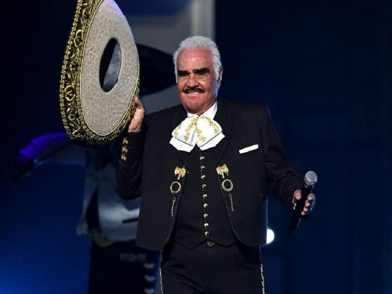 Hospitalizan a Vicente Fernández