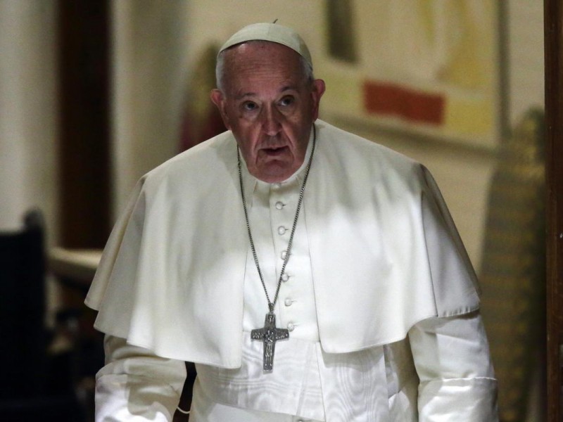 Hospitalizan al Papa Francisco por una infección pulmonar