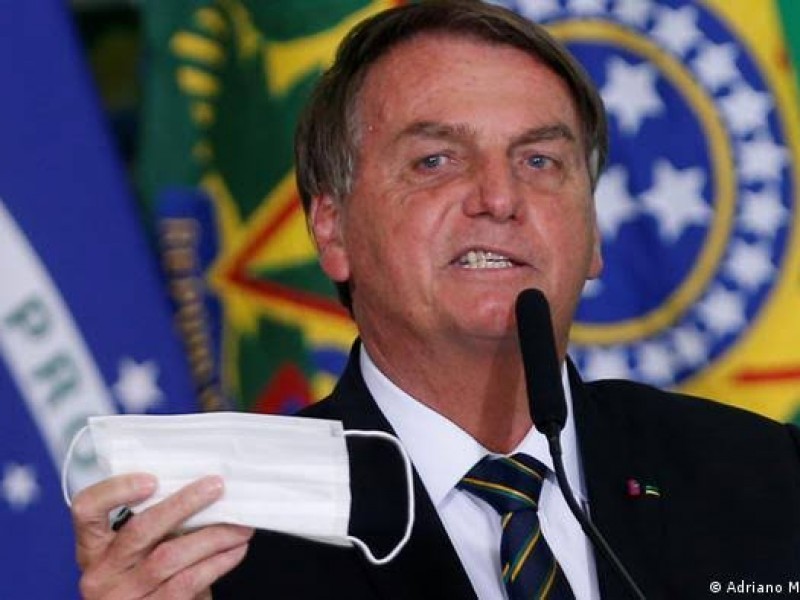 Hospitalizan al presidente Jaír Bolsonaro por un hipo crónico