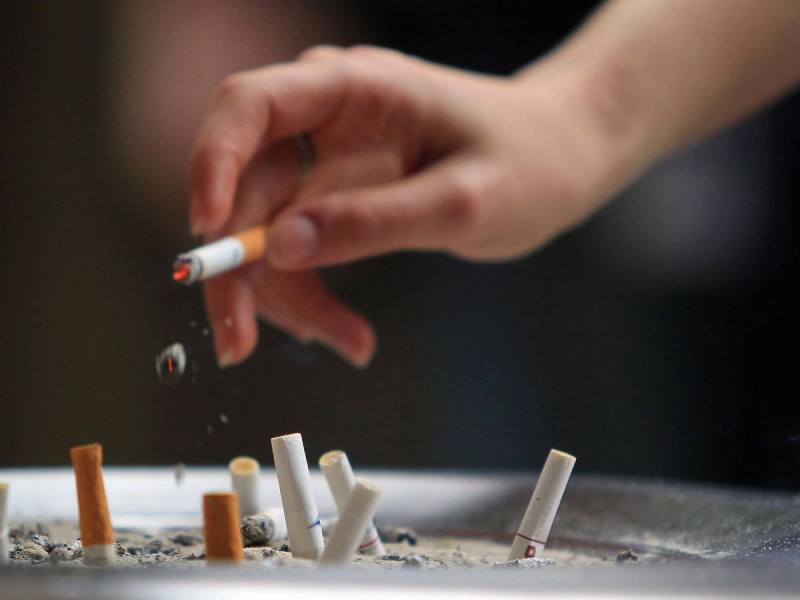 Hoy entran en vigor las prohibiciones para fumadores y tiendas