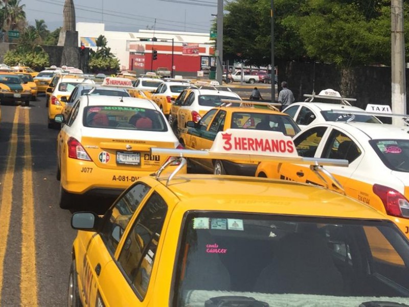 Hoy, mega manifestación de taxistas en la ciudad de Colima