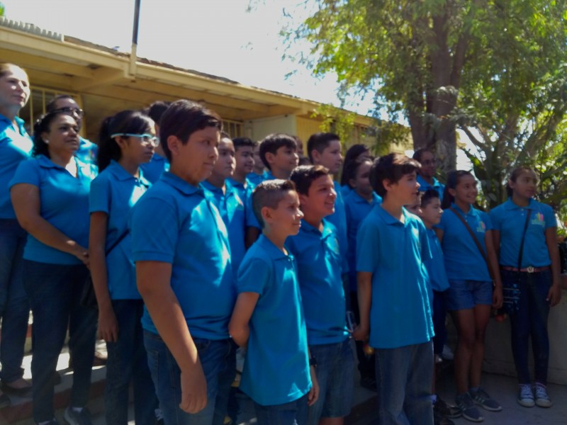 Hoy partieron alumnos a la olimpiada estatal de conocimiento en la ciudad de La Paz