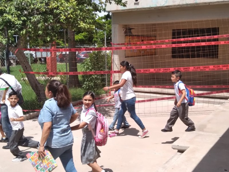 Huatabampo:  utilizan una parte de la escuela, está dañada.