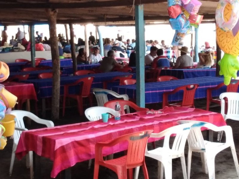 Hubo poco consumo en Playa Linda, restauranteros mantienen buen expectativa