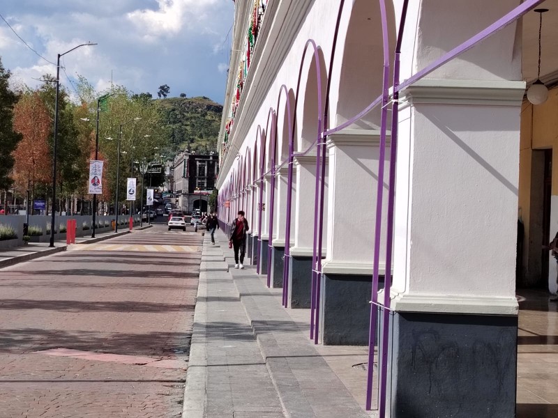 ¡Huele a Alfeñique en Toluca!; colocan marcos en los portales