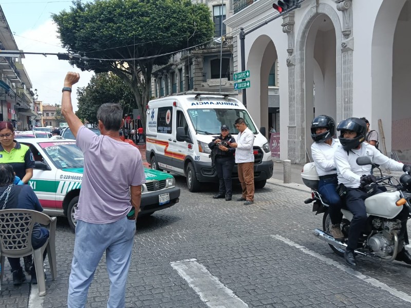 Huelguista bloquea avenida Enríquez en demanda de atención