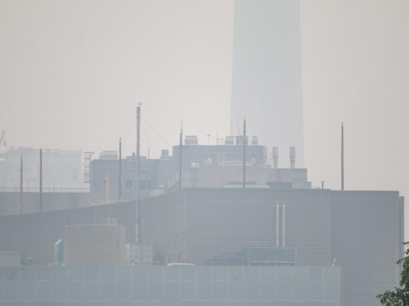 Humo obliga a habitantes de Toronto a quedarse en casa