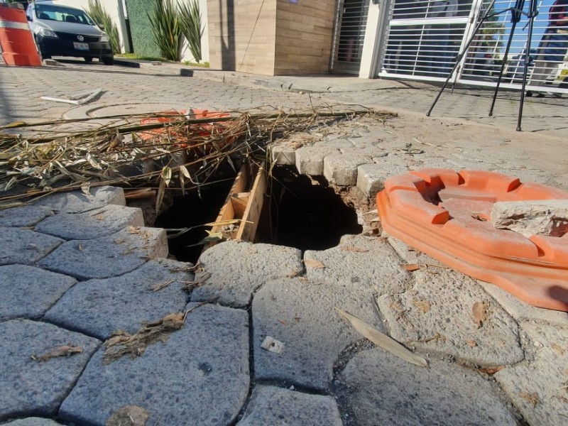 Hundimiento en Coronango preocupa a vecinos de residencial Mónaco