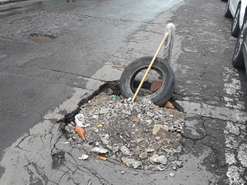 Hundimiento en la calle Paso y Troncoso del centro de Veracruz