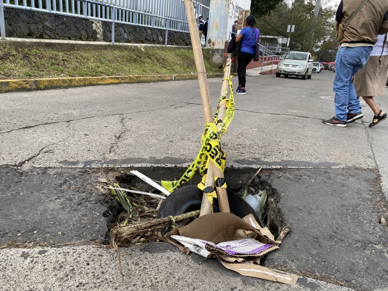 Hundimiento lleva semanas desatendido en la colonia Progreso