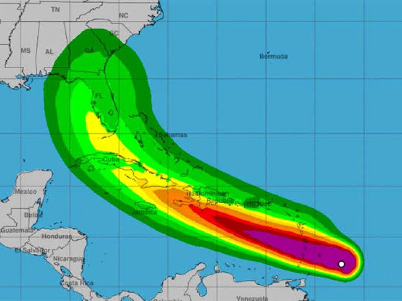 Huracán Elsa avanza en el océano Atlántico