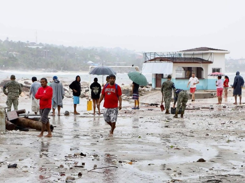 Huracán Erick impacta como categoría 3 en Costas de Oaxaca
