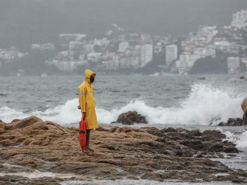 Huracán Estelle se aleja dejando lluvias para el Pacífico