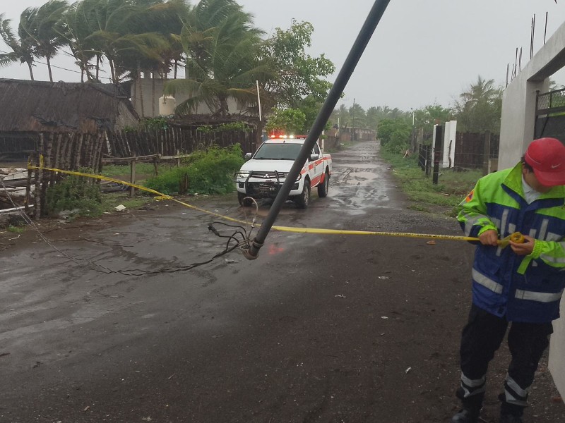 Huracán Flossie se intensifica a categoría 3, continuarán lluvias en Colima