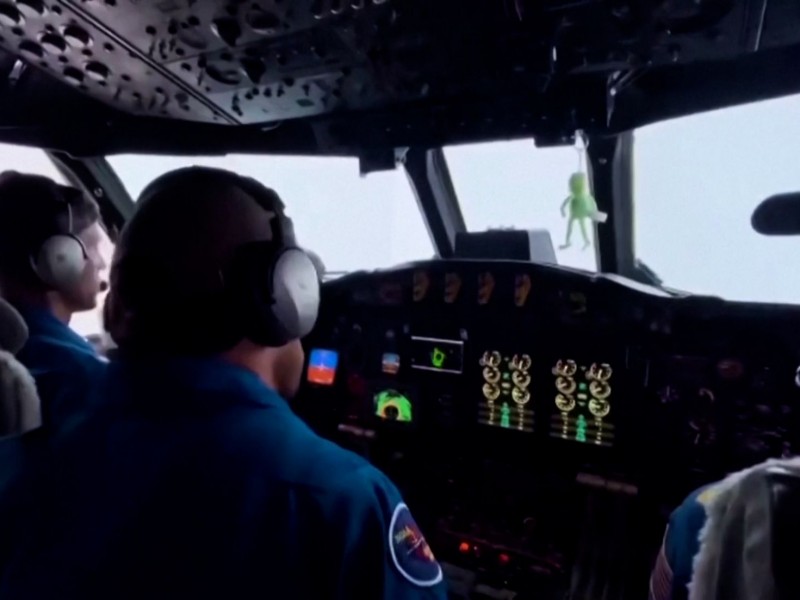 HURACÁN IAN: Turbulencia a bordo del avión caza huracanes