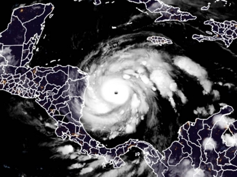 Huracán Iota se convierte en categoría 5 y amenaza Centroamérica