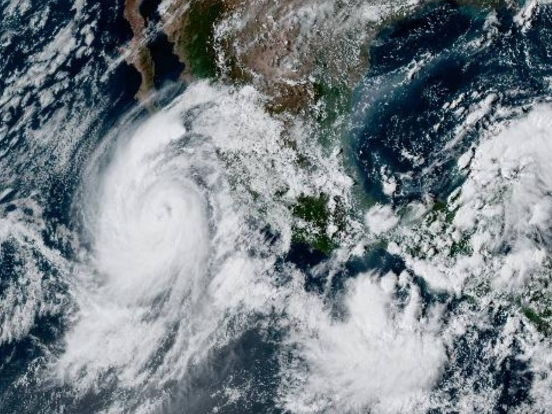 Huracán Priscilla se intensifica: suspenden clases y activan vigilancia en BCS