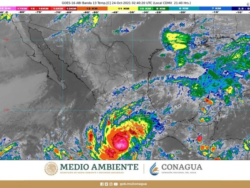 Huracán Rick provocará olas de hasta 7 metros en Michoacán