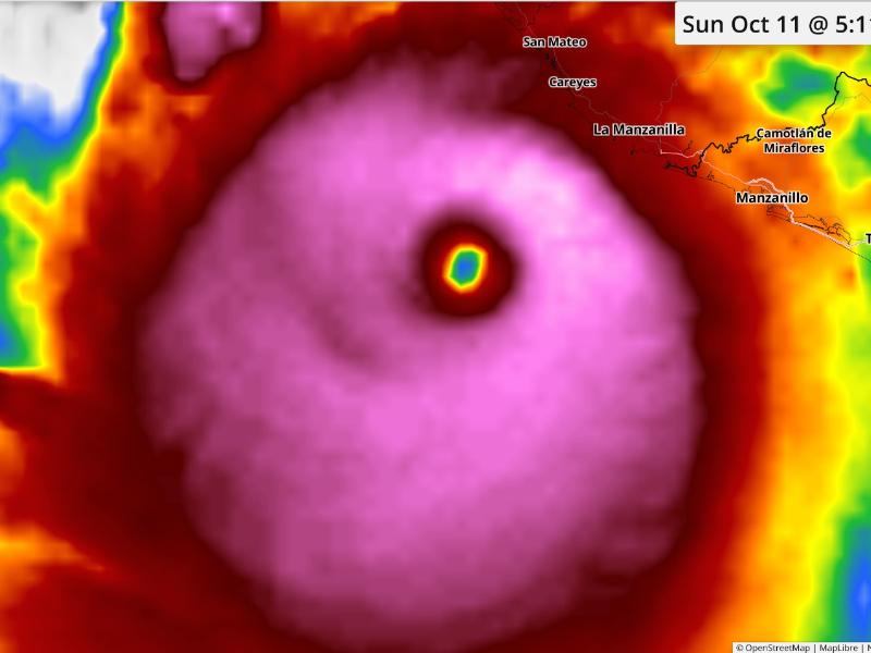 Huracán Simón 55 kilómetros de Punta Perula