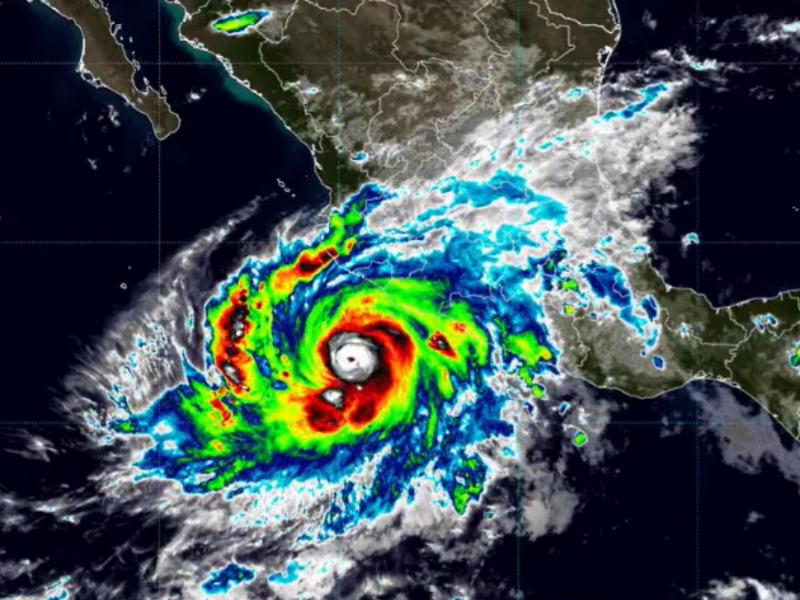 Huracán Simón impactará Mazatlán, Sinaloa, este jueves