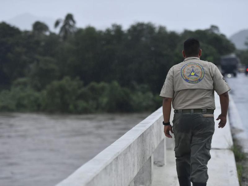 Huracán Simón no deja nuevas afectaciones durante la madrugada en Jalisco