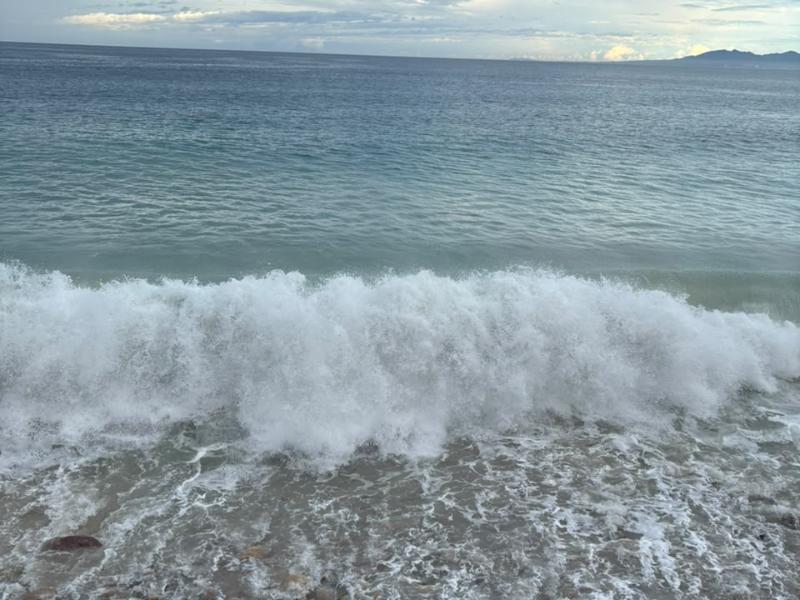 Huracán Simón se aleja de Jalisco; reanudan actividades en la costa