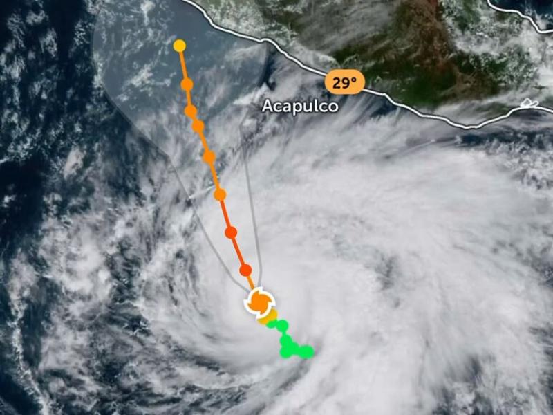 Huracán Vance se intensifica a categoría 2; se acerca a Guerrero