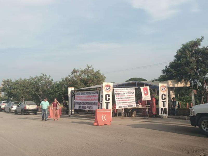 ICA retira grúas de refinería en protesta por deuda millonaria de Pemex