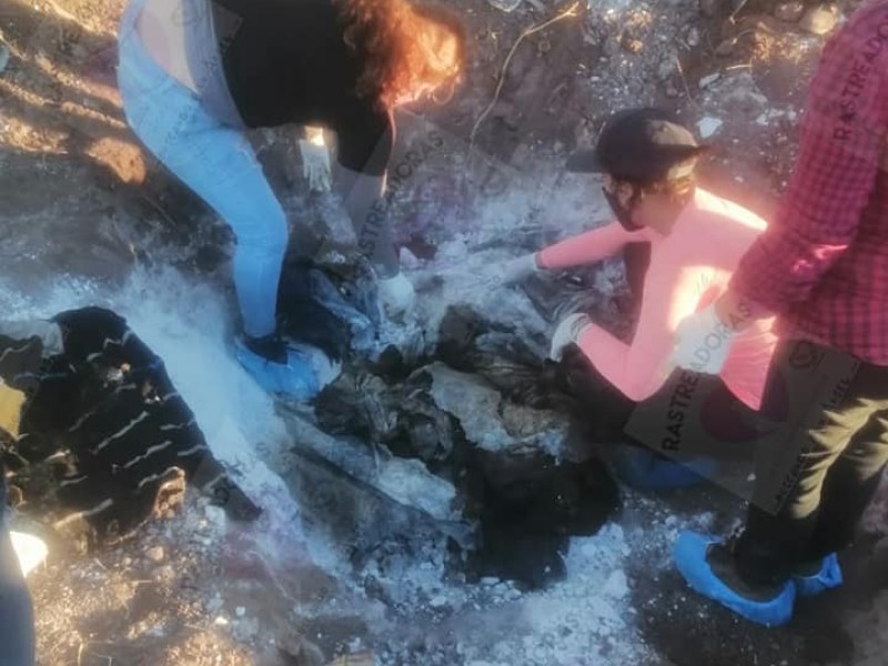 Identifican a cuerpo de dos mujeres encontrados en fosas clandestinas