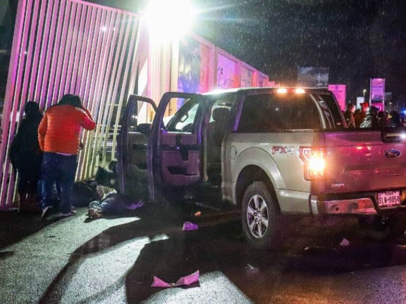 Identifican a presunta conductora que atropelló a aficionados de Rayados