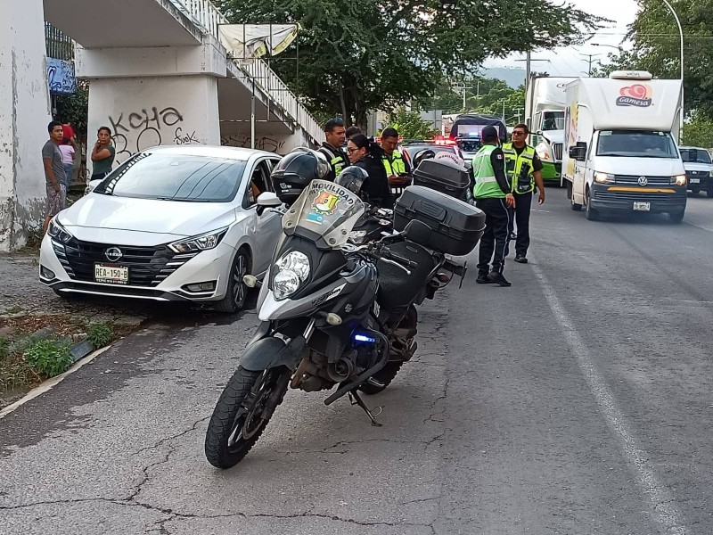 Ignora puente peatonal y es atropellado en libramiento de Tepic