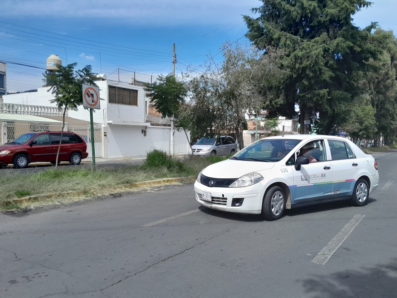 Ignoran automovilistas señalizacion en Toluca