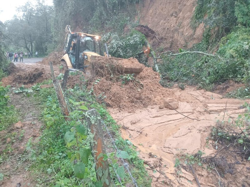 Ilamatlán y Texcatepec continúan incomunicados tras las lluvias del 10 de octubre